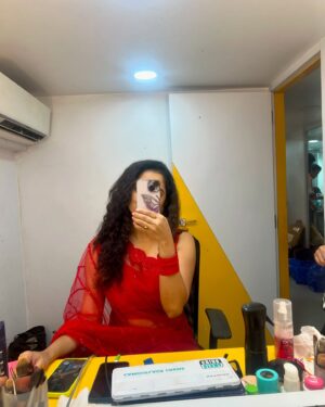 Bhagyashree Mote Instagram - This year was all sorts of learning for me. Taking leap of faith, testing all my strength! One that was and will be unforgettable but I am all greatful for all the people I met this year, all the experiences I had! Thankful to the every chance I got to connect with all the energies! They have been nourishing me to be a better me for a better me! Gratitude to the almighty!🧿❤️ #godschild