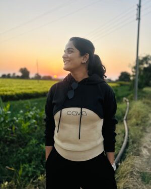 Bhagyashree Mote Instagram - This year was all sorts of learning for me. Taking leap of faith, testing all my strength! One that was and will be unforgettable but I am all greatful for all the people I met this year, all the experiences I had! Thankful to the every chance I got to connect with all the energies! They have been nourishing me to be a better me for a better me! Gratitude to the almighty!🧿❤️ #godschild
