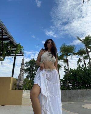 Bhavika Katariya Instagram - When clouds met earth🐚🌥️

#outfit #outfitinspiration #styleideas #skirtoutfit #vacationoutfit #vacationfit #traveloutfit