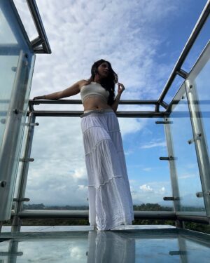 Bhavika Katariya Instagram - When clouds met earth🐚🌥️

#outfit #outfitinspiration #styleideas #skirtoutfit #vacationoutfit #vacationfit #traveloutfit