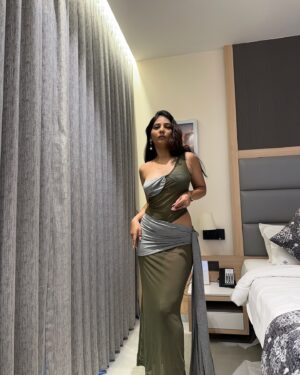 Bhavika Katariya Instagram - Don’t know about you but I am serving😋🍑
Dress: @luluandskyofficial 

#LuluCelebCampaign #LuluCelebs #styleideas #styleinspiration #fashionblogger #fashionaddict