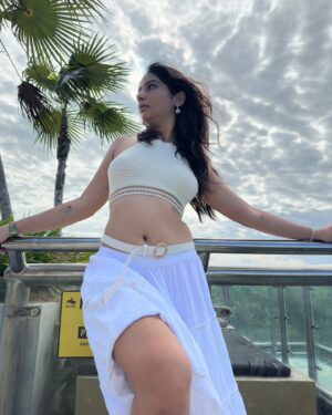 Bhavika Katariya Instagram - When clouds met earth🐚🌥️

#outfit #outfitinspiration #styleideas #skirtoutfit #vacationoutfit #vacationfit #traveloutfit