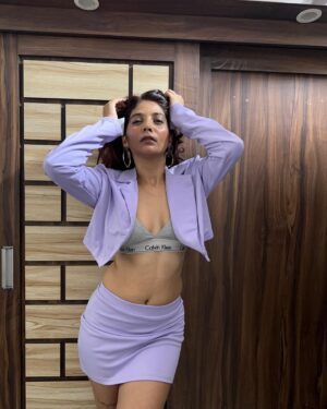 Bhavika Katariya Instagram - Walkin out sassy🔥

#lulucelebs #lulucelebscampaign 
#styleblogger #stylefashion #styleoftheday 
#outfitinspiration #outfitoftheday #blazerset #blazerstyle #lilac