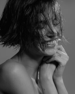 Bianca Balti Instagram - One step at the time 💇🏻‍♀️

#lavitaèbella 
📸 @morellibrothers