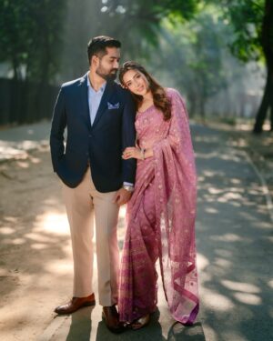 Bidya Sinha Saha Mim Instagram - Happy Anniversary! Three years of marriage and a decade of love—it’s been such a beautiful journey since we began 10 years ago.🩷

Makeup- @aklimas_beauty_parlour 
Saree- @rina_jamdani_ 
Blouse- @wahidasnandonic 
P.c- @mahdiuzzamanaunim