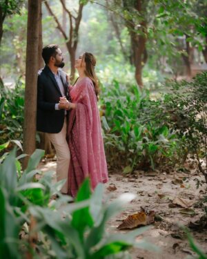 Bidya Sinha Saha Mim Instagram - Happy Anniversary! Three years of marriage and a decade of love—it’s been such a beautiful journey since we began 10 years ago.🩷

Makeup- @aklimas_beauty_parlour 
Saree- @rina_jamdani_ 
Blouse- @wahidasnandonic 
P.c- @mahdiuzzamanaunim