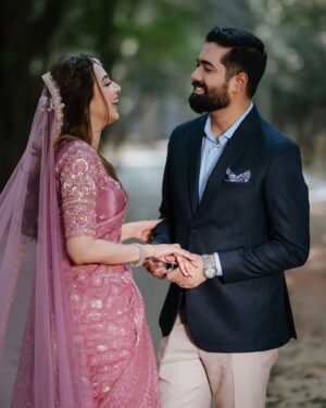 Bidya Sinha Saha Mim Instagram - Happy Anniversary! Three years of marriage and a decade of love—it’s been such a beautiful journey since we began 10 years ago.🩷

Makeup- @aklimas_beauty_parlour 
Saree- @rina_jamdani_ 
Blouse- @wahidasnandonic 
P.c- @mahdiuzzamanaunim