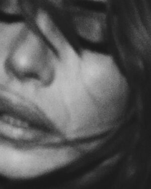 Billie Piper Instagram - On the 5th day of Christmas …. 

@halleybrisker 
@rebeccacorbinmurray 
@monaleannemakeup 
@biosculpturegelgb 
@charlottehabibi 
@johnmacphersonhair