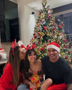 Bipasha Basu Instagram - It is the most wonderful time of the year🎄❤️🧿
#christmas2024