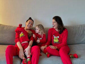 Breanna Stewart Instagram - Merry Christmas from the Stewart Xargay family! 

Slide 1 vs 3: Instagram vs reality trying to get a family photo ❤️🎄