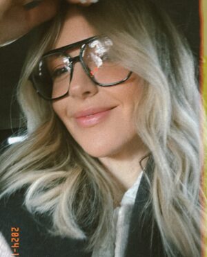 Briana Buckmaster Instagram - How obnoxious for the last con of the year to be the most fun. Can’t believe I’m not going to see my @creationent fam for a whole 4 months. Be that as it may, we had just the BEST (is not slightly debaucherous) weekend at #spnnash. Thank you for the most wonderful year @creationent and #spnfamily. Sending everyone love and peace for a restful and lovely holiday season. ❤️❤️❤️