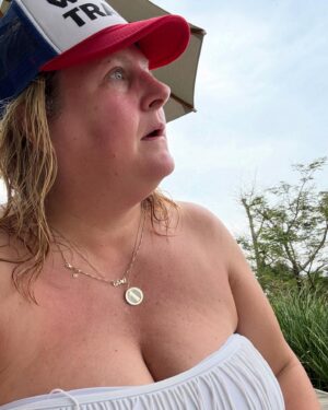 Bridget Everett Instagram - Tim says if you look away from the camera, they’re never gonna know you’re taking a selfie. How do we do? @iamtimbagley