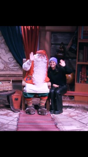 Brinda Sharma Instagram - I made SANTA say “doston” 🤣🤪

This is Santa from the North Pole who stays in Finland!! 
Journey itni mushkil nahie hai vaise 🤣 
All you need to do is go to Rovaniemi and meet Santa at the Santa village 🤪🤣

Went here for the first time in 2020 and I was so happy to be back here 🥺 
Want to go back for the northern lights, thinking February heheh 

@apukkaresort @feelfinnair #feelfinnair #apukkaresort 

#liveandlettravel #reelsinstagram #reelsindia