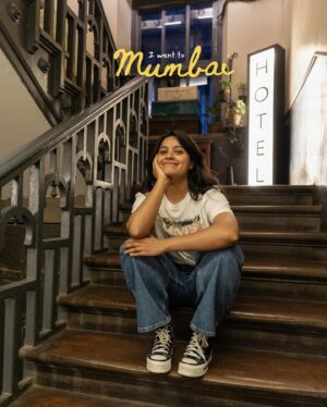 Brinda Sharma Instagram - Mumbaikars give me 👋🏼 in the comments 🥰

Mumbai aayi toh hu, but I always wanted to explore the city jo maine kabhi kiya hi nahi 🥹, isbar mere @levis_in denims ne sahara de diya ✨

This time we planned two days exploration aur kya hi majja aaya hai. I love the vibe of this city SO MUCH ✨

Wearing @levis_in Wedgie straight fit! 

My next todo: spend more time here, the vibes are always vibing 🤪

📸: @haram_khor_ 🚀

#LiveandLetTravel #brindsinMumbai #LiveinLevis