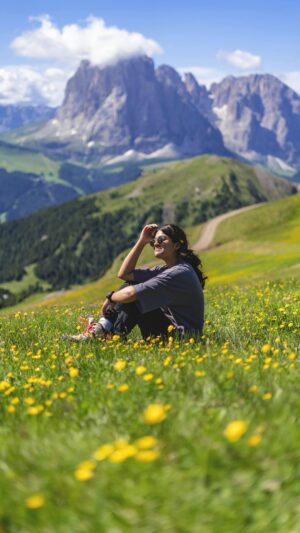 Brinda Sharma Instagram - Kya aaya dimaag main? 🤪

Even if you didn’t, NOW YOU DO 🥳

#AroundTheWorldWithBrinds still going strong ☺️❤️ 
Been to the Italian alps thrice now and I’m planning more trips because LOOK AT THIS PLACE 🤯 
Genuinely on my life, after India, I’d say Dolomites ✨ 

I actually haven’t left any information for the caption! Hope you’ve been enjoying this series 💕 aaaand I also hope you’ll visit this beautiful place!! If you do mujhe photos videos zaroor bhejna hehe 

#liveandlettravel #AroundTheWorldWithBrinds #reelsinstagram #reelsindia #europe