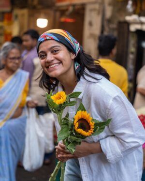 Brinda Sharma Instagram - Mumbaikars give me 👋🏼 in the comments 🥰

Mumbai aayi toh hu, but I always wanted to explore the city jo maine kabhi kiya hi nahi 🥹, isbar mere @levis_in denims ne sahara de diya ✨

This time we planned two days exploration aur kya hi majja aaya hai. I love the vibe of this city SO MUCH ✨

Wearing @levis_in Wedgie straight fit! 

My next todo: spend more time here, the vibes are always vibing 🤪

📸: @haram_khor_ 🚀

#LiveandLetTravel #brindsinMumbai #LiveinLevis