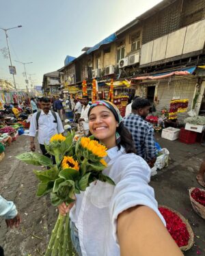Brinda Sharma Instagram - Mumbaikars give me 👋🏼 in the comments 🥰

Mumbai aayi toh hu, but I always wanted to explore the city jo maine kabhi kiya hi nahi 🥹, isbar mere @levis_in denims ne sahara de diya ✨

This time we planned two days exploration aur kya hi majja aaya hai. I love the vibe of this city SO MUCH ✨

Wearing @levis_in Wedgie straight fit! 

My next todo: spend more time here, the vibes are always vibing 🤪

📸: @haram_khor_ 🚀

#LiveandLetTravel #brindsinMumbai #LiveinLevis