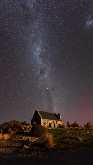 Brinda Sharma Instagram - Did you know? 😏
2023 Recap, location 1: NEW ZEALAND part 2 🤪

Humne buss yuhi camera lagaya tha bahar to capture the Milky Way, but ended up spotting the souther lights 😭
Look how pink 💕 

#liveandlettravel #2023recap #beautifuldestinations #reelsinstagram