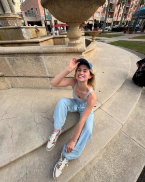 Brooke Elizabeth Butler Instagram - some wholesome family holiday fun 🧙‍♀️