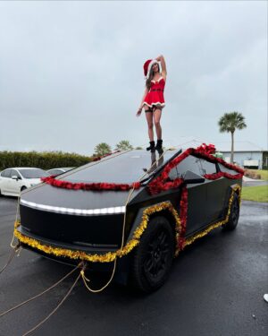 Bryce Adams Instagram - Merry Christmas from Mrs. Claus & my reindeers! Mrs. Claus🤶🏼🦌