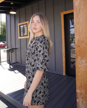 Brynn Rumfallo Instagram - @lulus #luluspartner going into fall the best way I know how 🤎🧸 #lovelulus 

use code BRYNN20 for 20% off your first order, see site for full terms 🖤