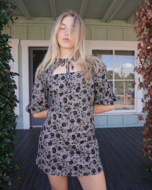 Brynn Rumfallo Instagram - @lulus #luluspartner going into fall the best way I know how 🤎🧸 #lovelulus 

use code BRYNN20 for 20% off your first order, see site for full terms 🖤