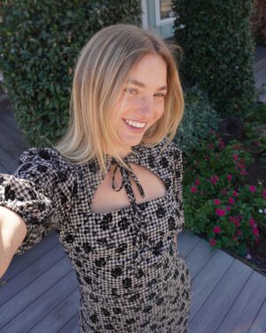 Brynn Rumfallo Instagram - @lulus #luluspartner going into fall the best way I know how 🤎🧸 #lovelulus 

use code BRYNN20 for 20% off your first order, see site for full terms 🖤