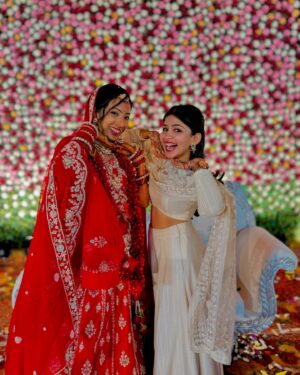 CA Sakchi Jain Instagram - Can’t believe you’re married!

From childhood friends to standing by your side on this big day, we’ve been through so much together—from school days to endless adventures and everything in between.

Thank you for being there for me over the years and for always coming through to help with my videos whenever I needed you :p

Here’s to a lifetime of love and happiness! 💖✨