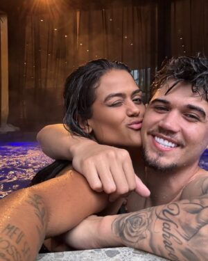 Camila Loures Instagram - nosso dia 5 🫀🙌 
te amo.
