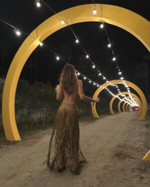Camila Queiroz Instagram - day one 🌟 @reveillon.amore