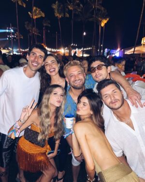 Camila Queiroz Instagram - day one 🌟 @reveillon.amore