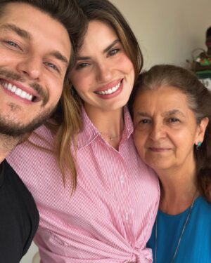 Camila Queiroz Instagram - a Christmas full of love ♥️🎄🎅🏼