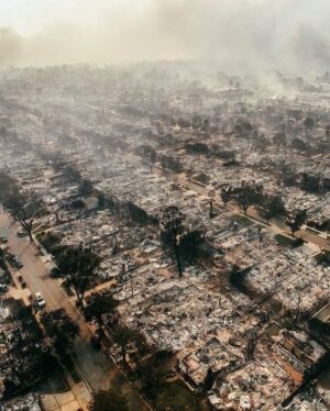 Candace Cameron Bure Instagram - My heart is so heavy. Just sharing my emotions and stories here. I am in deep prayer for the communities, people and friends who have lost everything from the fires. And also the heros who are helping 🙏🏻. I sit in grief with you. I kneel in prayer with you. I hold you tightly. May God comfort you in a ways that surpass understanding ❤️