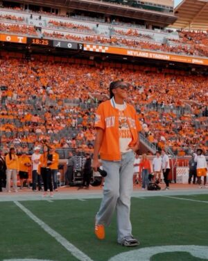 Candace Parker Instagram - True to this not new to this. Took babygirl back for a visit in the old stomping grounds. She looks great in orange don’t you think!? 15 years old was the first time I stepped on campus for an unofficial visit, surreal to bring my daughter back at the same age. We bleed orange. Thank you for making Knoxville special as always! Big wins and great vibes GO BIG ORANGE!!!!! 🍊 scroll down memory lane⬅️