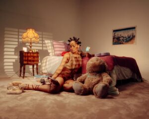 Candice Vernet Instagram - Allô, tu as vu mon tout premier clip ? Il est sorti hier ! 😎

📷 @callmealesso
👗 @youthsmhr
💄 @anne_caze
💇🏽‍♀️ @lestudiofinesse