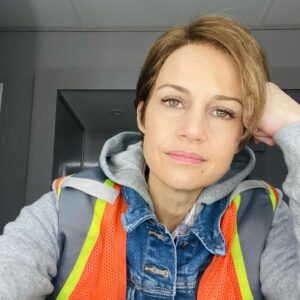 Carla Gugino Instagram - Happy Halloween Peeps! 🎃 🧡 🐦‍⬛ 🐈‍⬛ 🍁
In honor of this epic spooky holiday, upon request some traditional trailer selfies taken while filming @thefallofhouseofusher that I never posted as we were on strike when the show came out. 
And then they were forgotten in the midst of long ago taken pics. ✨✨ By me, but not you my fans so thank you and these are for you! 🙌🏼

(PART 1:: Incarnations of Verna in no particular order.) 
  I know many of you are sad not to have a new @flanaganfilm show to watch this Halloween so hopefully this will help with that feeling of Halloween streaming emptiness. 😢 Or you can just watch one of them again! ;) #happyhalloween 
Love, Verna ♥️🐦‍⬛