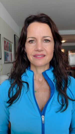 Carla Gugino Instagram - #vote #kamalaharris #timwalz 💙 🇺🇸