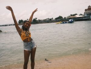 Carlacia Grant Instagram - Had to let my niece get some practice on the Fuji lol