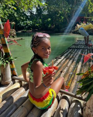 Carlacia Grant Instagram - Sun, sand, & sorrel for Christmas 🇯🇲