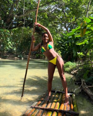 Carlacia Grant Instagram - Sun, sand, & sorrel for Christmas 🇯🇲