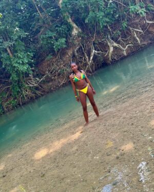 Carlacia Grant Instagram - Sun, sand, & sorrel for Christmas 🇯🇲