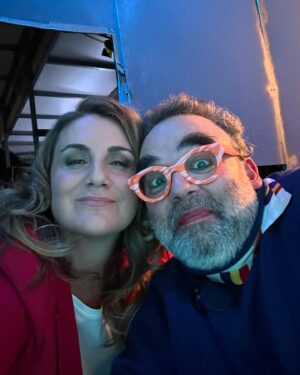 Carlota Corredera Instagram - El viernes por la noche fui feliz, volví a sentirme muy viva tras dos años sin pisar un plató de TV, gracias a todas las personas que lo hicieron posible 🙏🏻💜 Aquí tenéis el carrusel de mi paso por #59segundos @rtve @globomedia 🎠📺
1. Con la gran @gemma_nierga. ¡Qué generosa conmigo! 🥹
2. Con mi adorado @borisizaguirre 
3. Con mi amiga querida @pilareyreoficial 
4. Por fin pude abrazarte fuerte, @bobpop 
5. Te adoro @chelo_garcia_cortes 
6. Paisana riquiña @anapardodevera 
7. Bella @alicewonderbear 
8. En plató y en capilla
9. Photocall en Sant Cugat
10. Entre bambalinas con @arturovallsofficial 
11. ¡Vaya plantel!