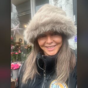 Carol Vorderman Instagram - YOU TOLD ME TO DO IT 😂

I trotted down to @toniandguybristol to see Kim and James....brunette you said (7,000 votes later!) so that's what we did....with a little fringe...and I bloomin love it 

I was a brunette for the first 55 years of my life 😂 and only went blonde to cover the grey coming through, so it's quite weird like...oh there she is...

Now I'll need my roots doing every 3 weeks or I'll look like a skunk 😂  but thank you thank you...

What do you think? 

X

UPDATE....Just read some of your early comments...you're bloody lovely ❤️ thank you 🙏🏼