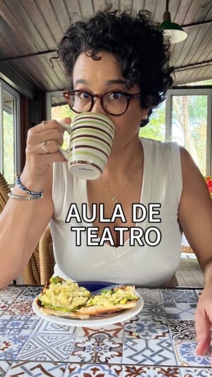 Carolina Loback Instagram - Bom dia! Cada dia mais perto do projeto de viver isolada nas montanhas. 

#café #relacionamento #sociedade