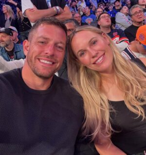 Caroline Wozniacki Instagram - Opening night was a success! Let’s go @nyknicks 👏🏻
