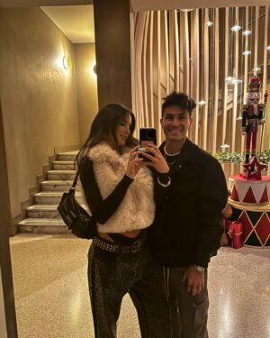 Catalina Vallejos Instagram - Hoy está de cumple mi persona favorita❤️ ya te lo he dicho todo mi amor. Gracias por ser tu, gracias por ser vulnerable y abrirte tanto conmigo, gracias por ser tan buen hermano, amigo, hijo y pololo 🙏🏻❤️ Gracias por aparecer en mi vida en este momento y quiero que seas y hacerte el hombre más feliz! 
Te amo ✨🥹