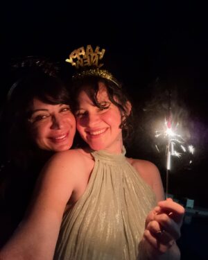 Catherine Bell Instagram - Happiest New Year!!!!!! Wishing everyone a happy, healthy & wonderful new year! 🎆🎊🥳🍾🥰