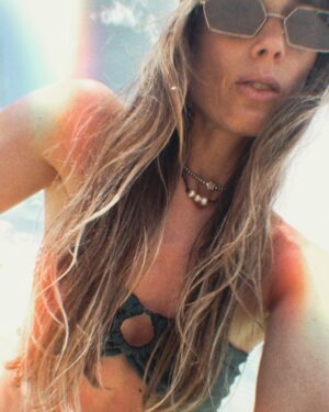 Cecilia Bonelli Instagram - Cuando sale el sol ☀️ y estás en la costa 🇦🇷 Argentina sos la primera en llegar y la última en irte de la playa 🏝️. Dame verano todo el año 😎🤗❤️ @jazmindelcabo.sw #summer #beach