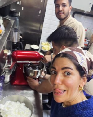 Ceren Moray Instagram - Bi sonraki bir öncekinin kehaneti ya da tam tersi dedim, vurdum. Bir de Tarkan vardı tabi🫠