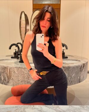 Ceren Moray Instagram - Bi sonraki bir öncekinin kehaneti ya da tam tersi dedim, vurdum. Bir de Tarkan vardı tabi🫠